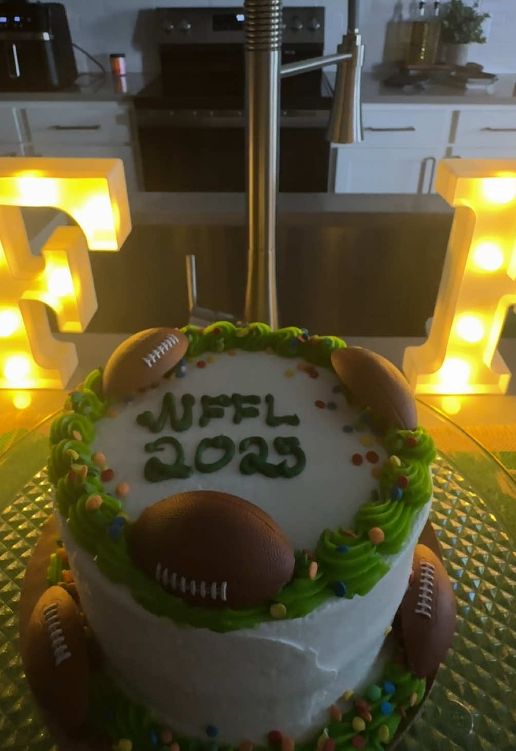 Hosted my boyfriend’s fantasy football draft party 🏈💚 #football #fantasyfootball #draft #girlfriendsbelike #fypシ 