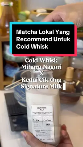 It develops a creamy floral from the matcha and end up with cashew aroma from the milk.  Matcha: @Miharu Matcha Nagori (17.5k/g) Organic - JAS certified Chawan: @Taz Pottery  Chasen Charm: @jinmatcha.id #matchalatte #matchalover #matchaaddict #matcha #matchaexperience  