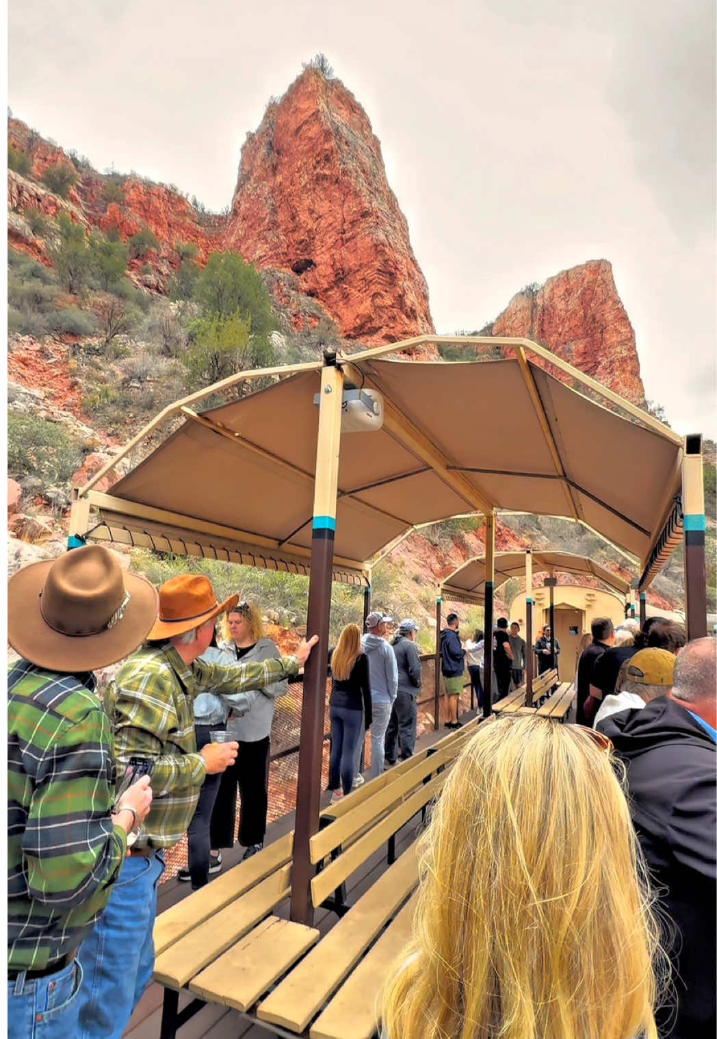 Sweater weather is just around the bend. Who’s ready to bundle up in comfy clothes and ride the scenic Verde Canyon Railroad? We look forward to seeing you soon. The fall season is beautiful in the Canyon! 🍂🍁