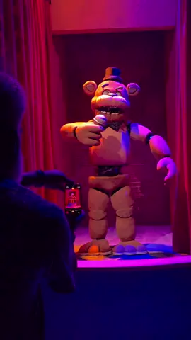 Ugh oh!! That's not good!! #fnaf #hhn 
