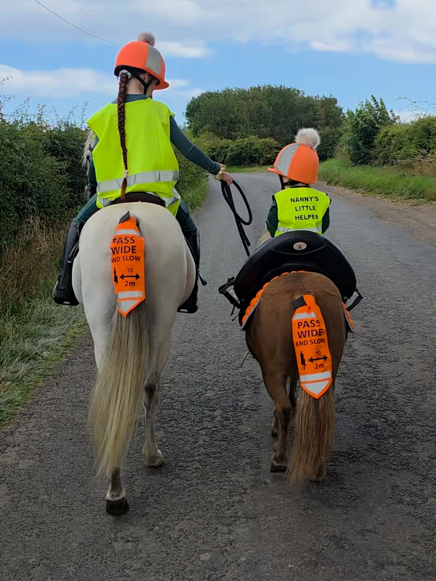 🚨 Be seen. Be safe. 🚨 Our High-Vis Tail Wrap keeps you and your horse visible from every angle 🐎 Link in bio to order now! 📦 #horseriding #equestrian #fyp #horserider #horse #rydar #horsesoftiktok #passwideandslow #roadsafety