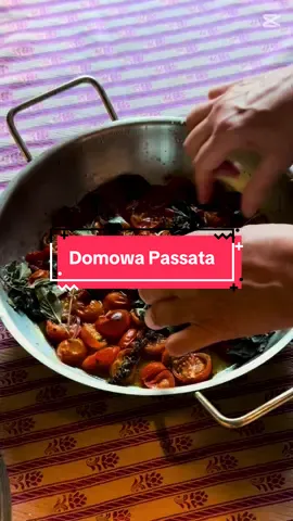 A co zrobić jeśli pomidorki koktajlowe obrodziły? Oczywiście passatę 😃🍅 ##domowejedzenie##passata##foodfromscratch