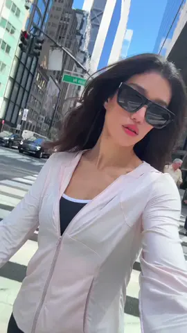 love this workout jacket  #workoutfit #Fitness #TikTokShopCreatorPicks #yogagirl #gymfit 