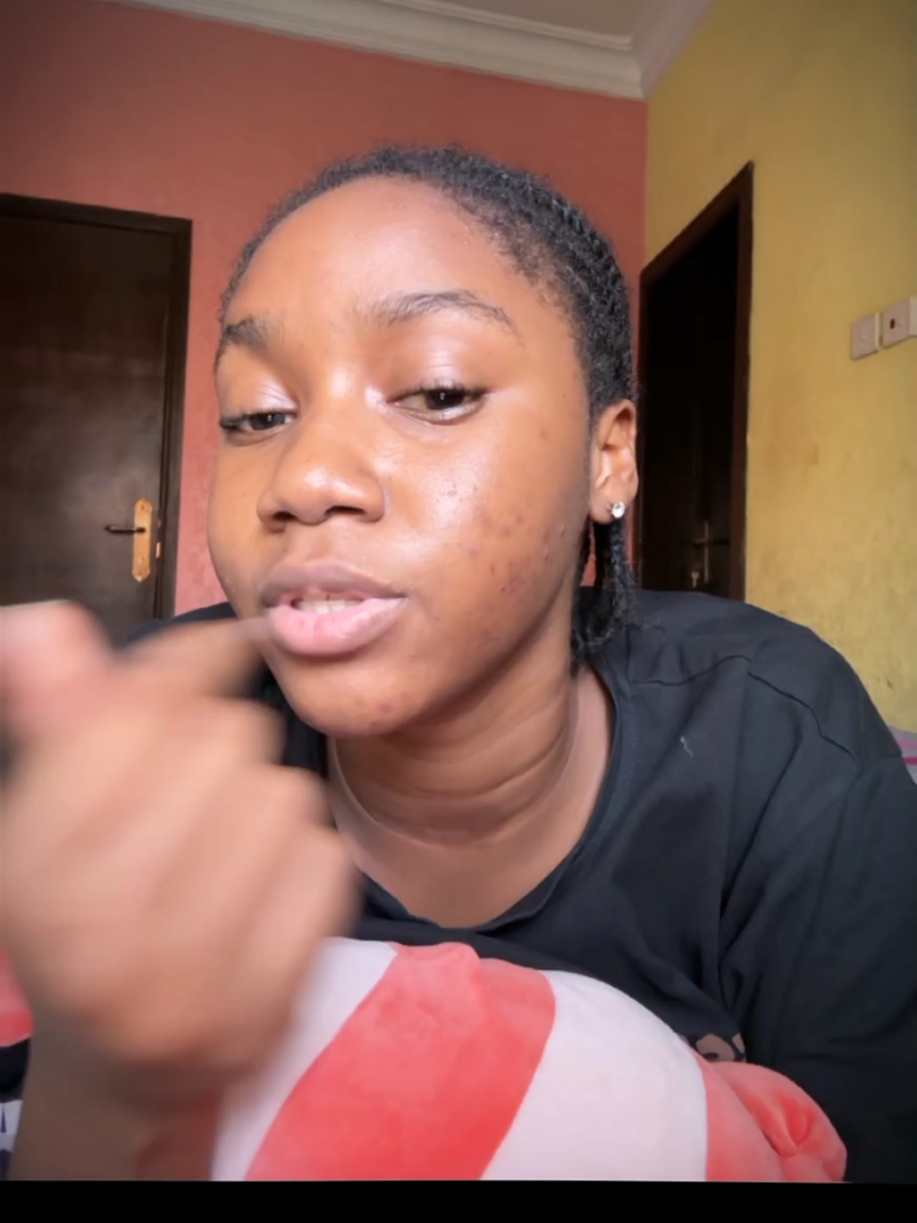 She fine finesse her hair na gold 😎 #fyp @Ugo4president #trendingvideo #goviral  . . . . #fyp #goviral #xyzbca 