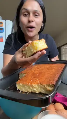 Bolo Cocada SEM AÇÚCAR, SEM GLÚTEN e SEM FARINHA FOFIIINHOO!!!! A perfeição existe BRASEEEELLLL!!!! Cooorre pra conferir todos os detalhes da receita no vídeo! Fica DEMAIIIISSS!!!! Ingredientes:  • 4 ovos • 180 gr de stevia forno e fogão ou outro adoçante  • 2 colheres de sopa de manteiga  • 200 gr de leite em pó  • 250 ml de leite de coco  • 100 gr de amido de milho  • 200 gr de coco ralado • 1 colher de sopa de fermento  Boooora fazer e marcar a gente eim! Queremos ver foto de todos os bolos!  Um beijo e até a próxima receita sem açúcar! ❤️ #receitafitfacil  #bolo  Repost @irmasacozinha with @use.repost#LIVEIncentiveProgram #LIVEStory #PaidPartnership 