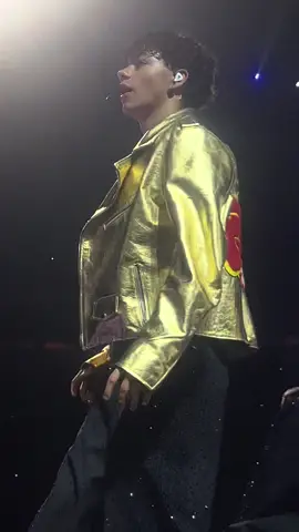 Wink and kiss 🤭🤭 @Malachi Barton #worldscollidetour #zombies4 #malachibarton #zombies #worldscollide 