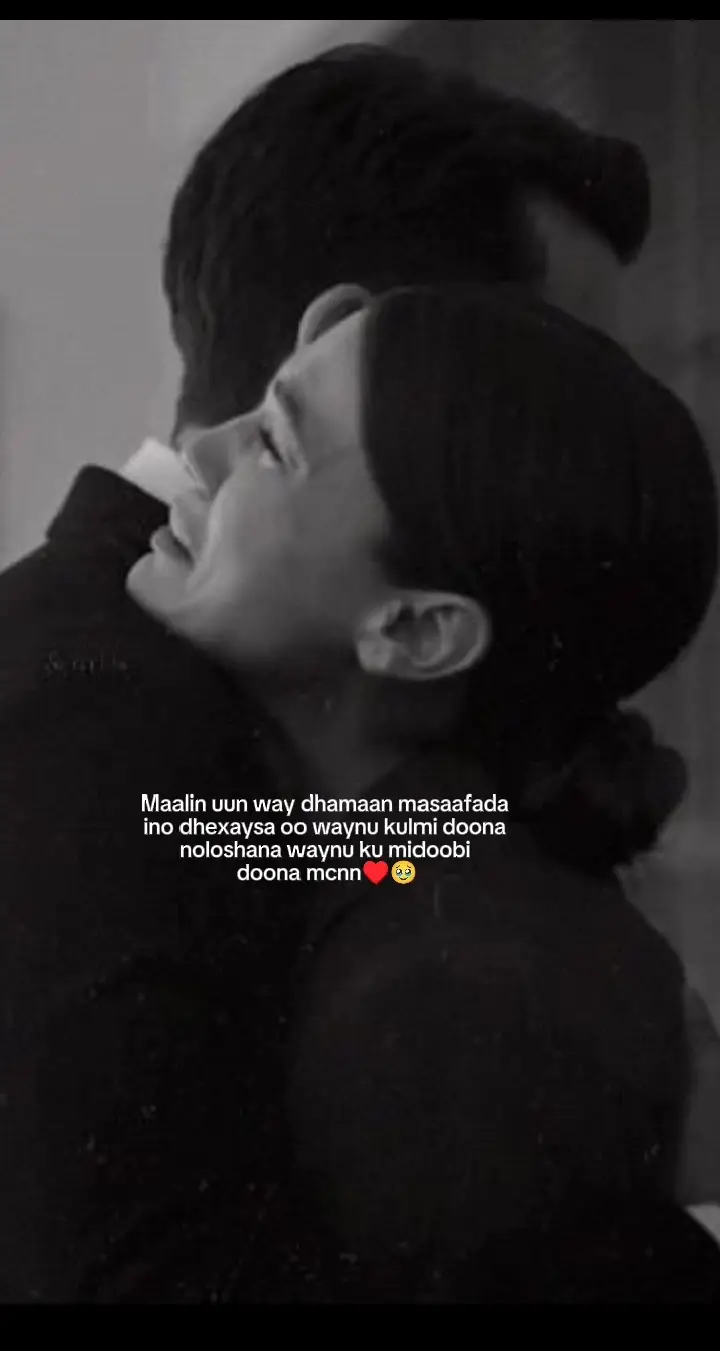 Maalin walba oo aan kaa maqnaado, qalbigaygu wuxuu dareemaa culays iyo hawo  Masaafooyinka na kala geeyay mararka qaar waxay u muuqdaan buuro dhaadheer oo aan laga gudbi karin, laakiin kalsoonida aan ku qabo jacaylkeenna iyo rajada aan ku leeyahay maalinta aynu kulmi doonno ayaa iga dhigta mid sabra oo dulqaata. Ma tihid qof caadi ah oo kaliya, ee waxaad tahay ruuxda iga dhigtay inaan si dhab ah u fahmo micnaha jacaylka iyo awoodda uu leeyahay. Xusuustaada iyo codkaaga ayaa noqday daawo iga saarta murugada, indhahayguna waxay rajaynayaan maalinta ay arki doonaan wejigaaga dhab ahaan oo aanan mar dambe ku arag oo kaliya sawir iyo xusuus. Maalin uun, waxaan ogahay in masaafadu dhammaan doonto, waxaynuna noqon doonaa labo qalbi oo si dhab ah ugu kulma hal meel, hal nolol iyo hal riyo. Waxaan u wada noolaan doonaa sidii laba naf oo isku mid ah, waxaynuna ku midoobi doonaa nolol buuxda oo ay ka buuxaan farxad, isfahan iyo kalgacal. xusuusnow in maalin walba oo aan ku sugo ay tahay caddeyn in adigu tahay qofkii qalbigaygu u doortay, qof aan u hibeeyay noloshayda oo dhan. Inkastoo hadda aan kala maqanahay, mustaqbalka waxaan noqon doonaa kuwo isu dhow oo aan kala maarmin. Waxaan rajaynayaa  oo sugi la ahay maalinta aan ku dhihi doono Masaafadii inoo dhexaysay way dhammaatay, hadda waxaan nahay lamaane  nolol wadaag ah oo aan  kala tagi karin Geeri mooye ❤️😭