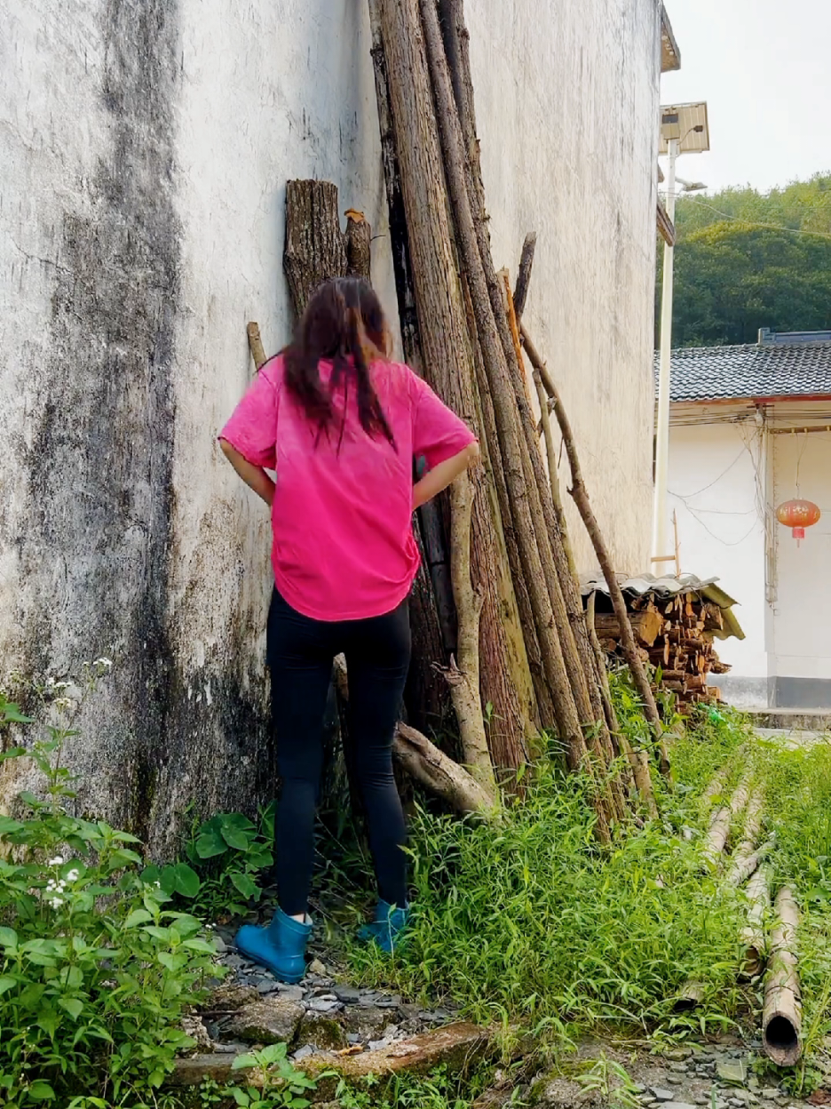 Village Girl Bathroom Comedy 🚽😂 Can Girls Really Pee Standing Up? | Funny Toilet Skit. #funnytiktok #comedyskit #rurallife #foryou #growmyaccount 