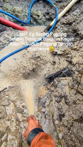 jgn lansung liat telapak tangan yg kasar, keras dn, kuning kya amplas tuu😂😅🤣🤣#fyp #berandamu #jetpantul #anaktambangemas #storywhatsapp @Aadi 98 @A.M.F @kurdi1361 @@kodrat @rijikinjikin 