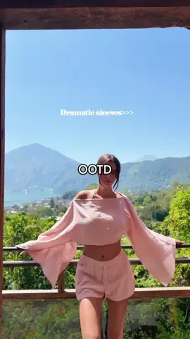 Replying to @abigailellenmckell dramatic outfit for a dramatic view ✨🫶🏻 #bali #kintamani #travel #outfit #grwm #OOTD #model 