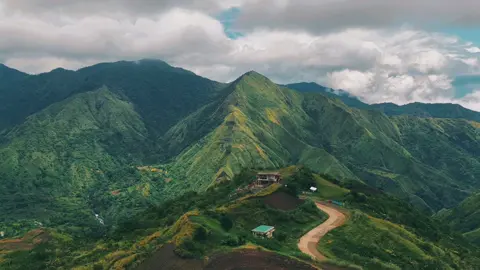 This is Tubungan and Guirutsan falls Iloilo . Salamat kay kuyang habal driver na nag guide sakin highly recommend him ito contact nya sabihin nyo lang Gerald nyo nakita 09630461159 #nature #mountain  #roadtrip #mountainview #road 