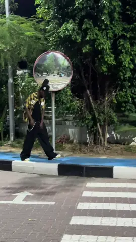 Lowkey moves🥶 #fyp #goviral #davidlowkey 