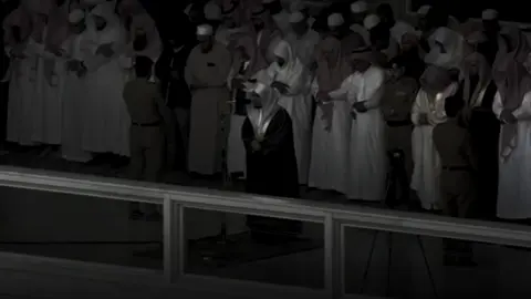 ﴿ وَلَوۡ تَرَىٰٓ إِذِ ٱلۡمُجۡرِمُونَ نَاكِسُواْ رُءُوسِهِمۡ عِندَ رَبِّهِمۡ رَبَّنَآ أَبۡصَرۡنَا وَسَمِعۡنَا فَٱرۡجِعۡنَا نَعۡمَلۡ صَٰلِحًا إِنَّا مُوقِنُونَ ﴾ #سورة_السجدة الشيخ #ياسر_الدوسري 