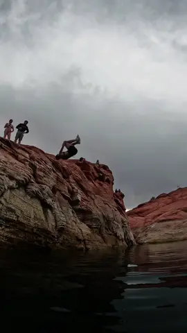 Cliff diving in Utah #utah #cliffdiving #cliffdiver #freedive #foryou 