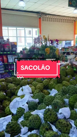 🍇🥑 Do fresquinho direto para a sua mesa! No Sacolão, você encontra frutas, verduras e legumes selecionados, além de uma variedade incrível de produtos para deixar suas receitas ainda mais saborosas. Estamos pertinho de você com 4 unidades em São Paulo: 📍 Lapa 📍 Perdizes 📍 Higienópolis 📍 Campos Elíseos Qual delas é a sua preferida? 😍🛒 ⸻ #Sacolão #FrutasFrescas #Verduras #Legumes #Higienopolis        