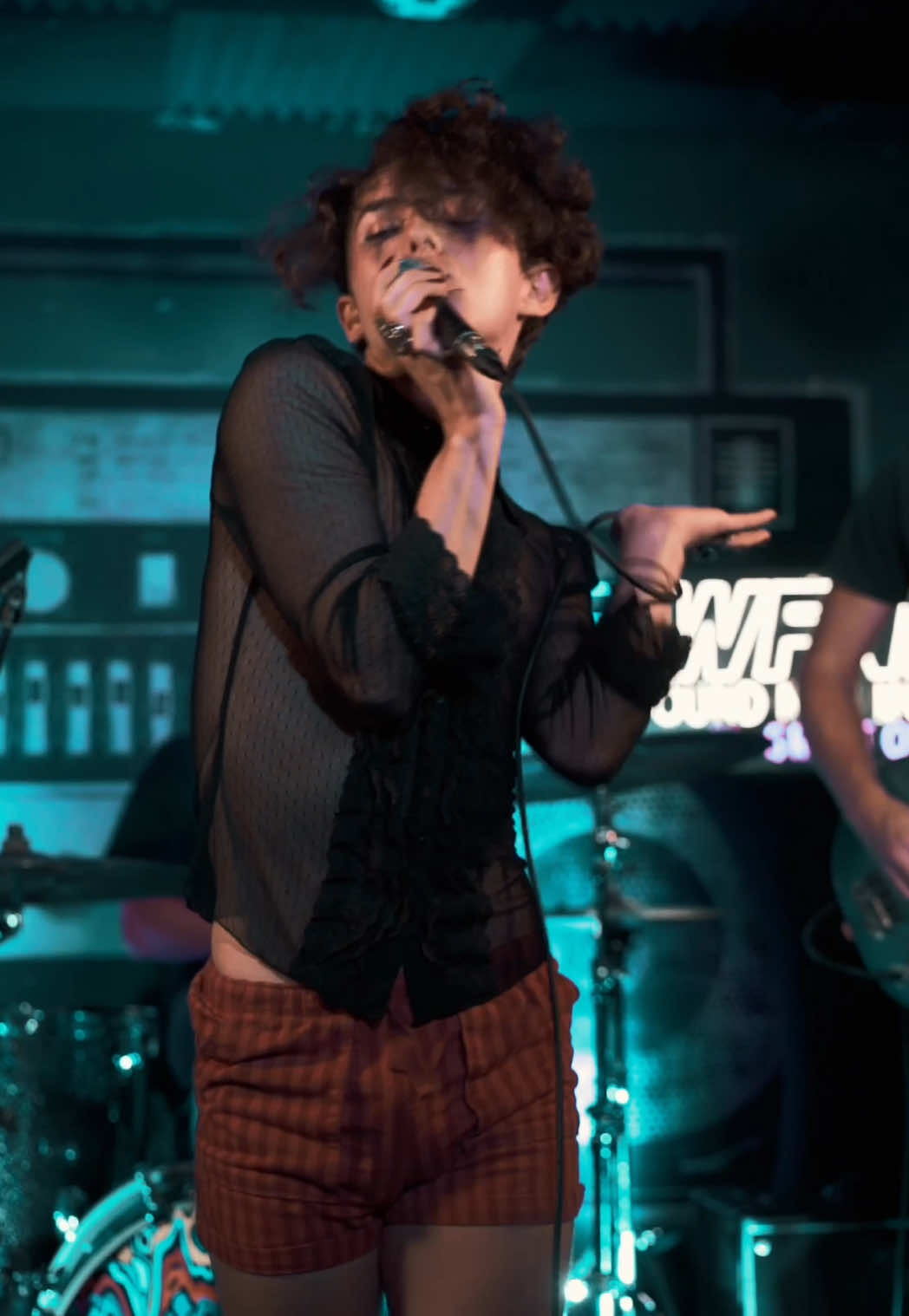 This Charming Man from the wfnm show 🎪 full set coming soon #thesmiths #alternative #indierock #indieartist #alternativerock 