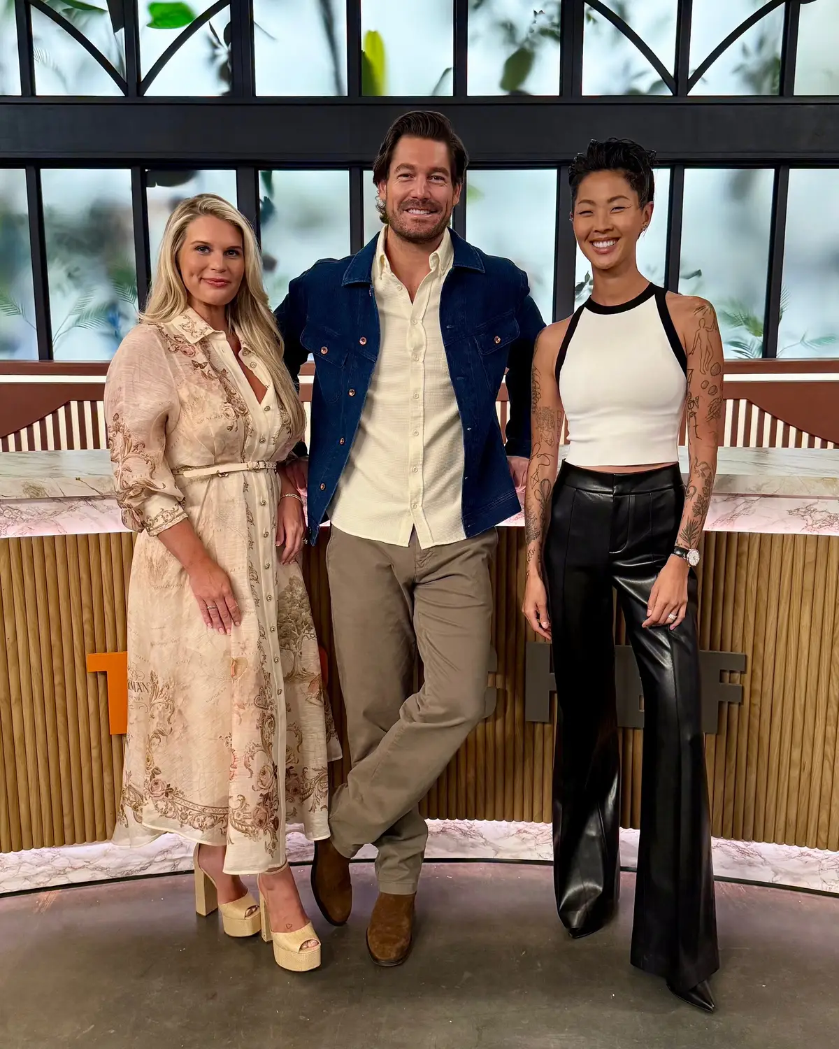 Cooking down South! Craig and Madison from #SouthernCharm join as guest judges for Season 23 of #TopChef 🧡🔪