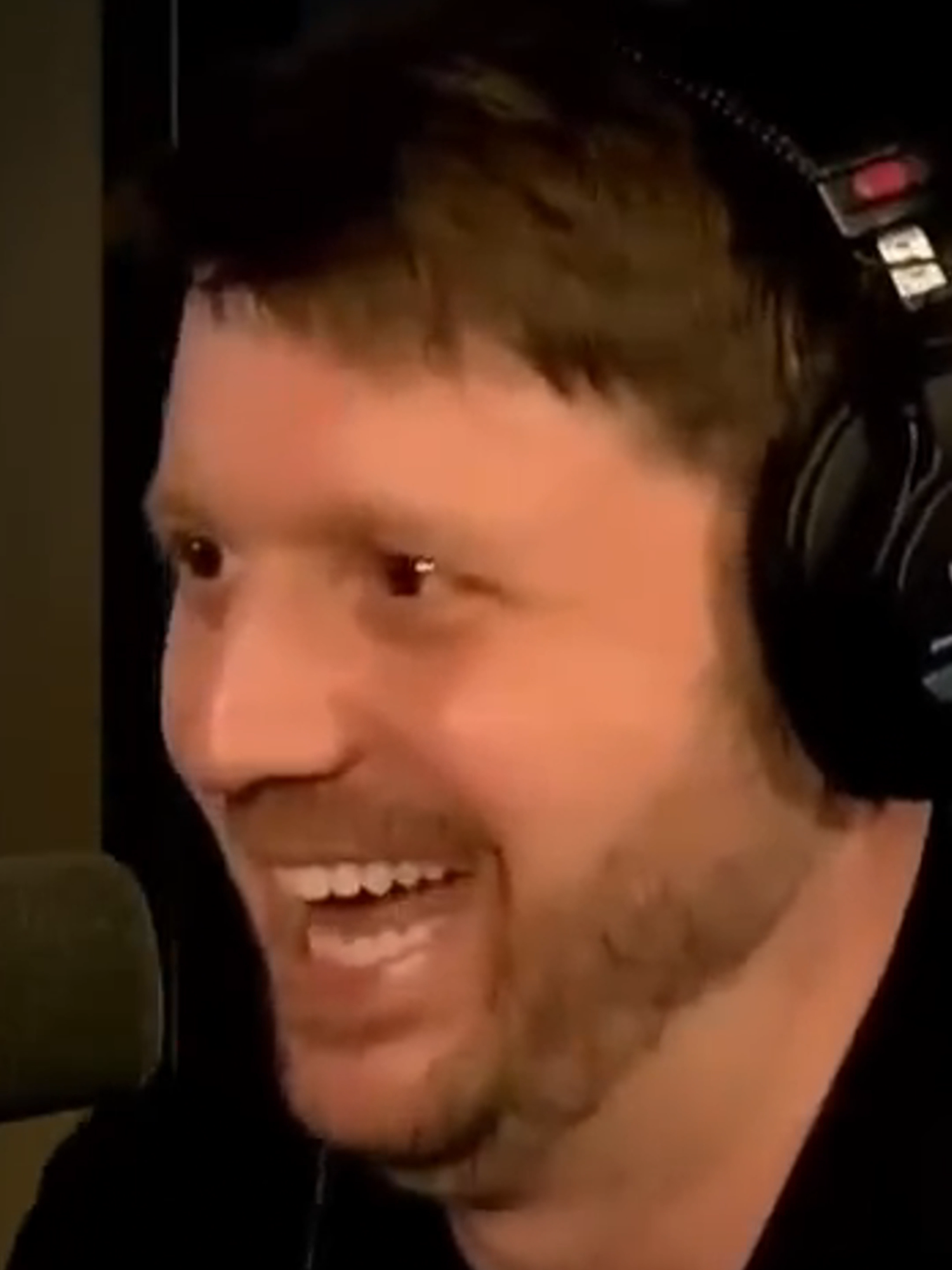 IMPOSTOR NO VMB MTV #paniconaband #paniconatv #ticaracaticastcortes #rafinhabastos #ticaracaticast #danielzukerman