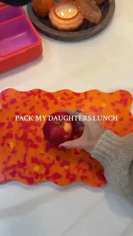 packing my daughters school lunch 💘🍁🍎✏️ #asmr #backtoschool #lunchbox #lunchideas #organizedhome 