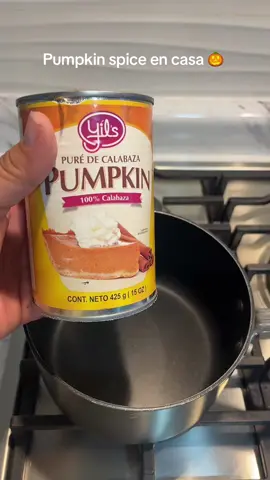 Para mi cafecito ☕️ 🎃 1 lata puré calabaza  1 taza azúcar  1 cda pumpkin spice  1 cda canela  1 taza agua  (Vainilla opcional)  #coffee #pumkinspice #fyp #coffeetiktok #autumn 
