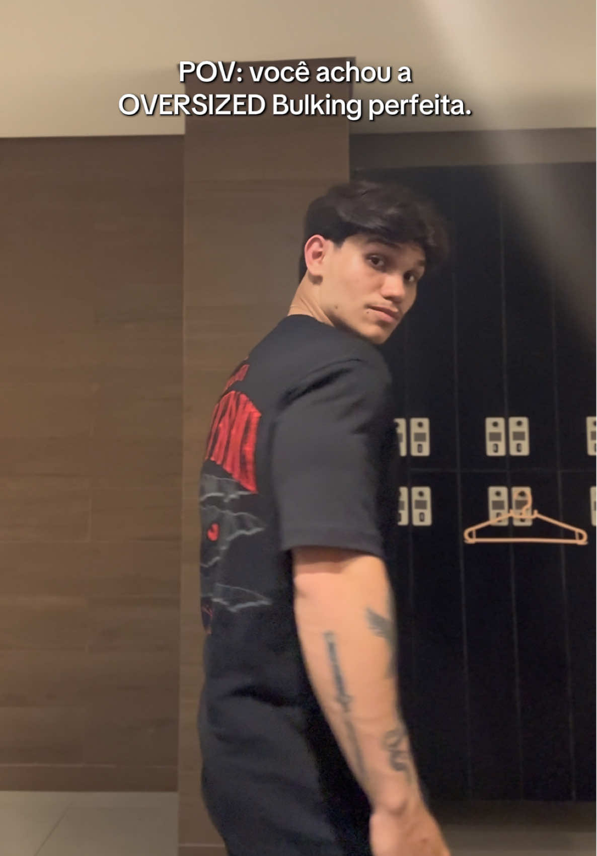 As oversizeds que valorizam seu estilo estão te esperando com ofertas imperdíveis lá no site da Bulking.🔥  Corre garantir a sua!  #Bulking #RespectTheHustle #OversizedBulking #oversized 