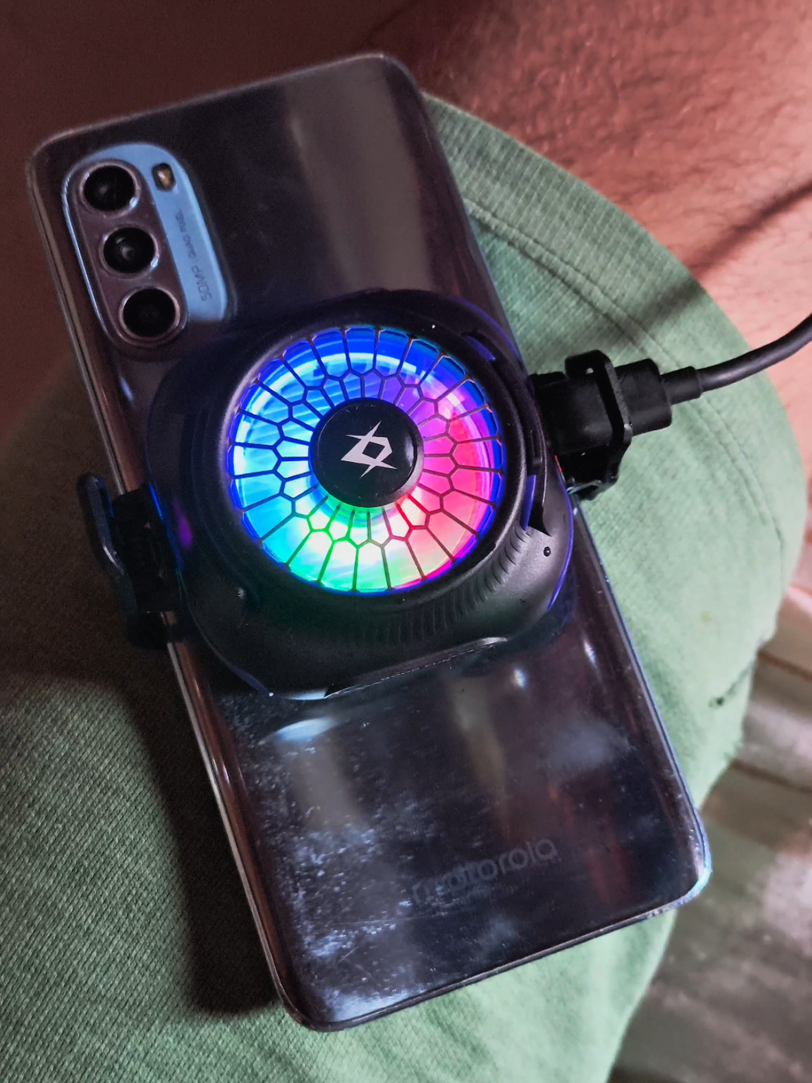 Sem dúvidas esse radiador para telefone é o melhor aqui do tiktokshop😱 #radiadordetelefone #tecnologia #gameplays #cooler 