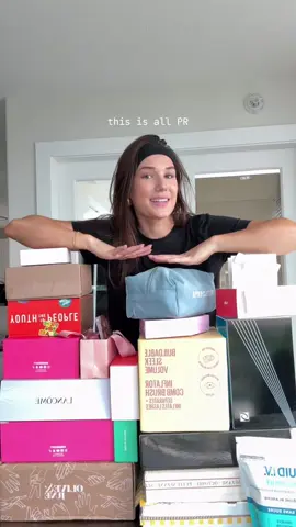 Getting PR as a microinfluencer is NOT as hard as you think 👀✨ Brands actually love working with smaller creators — your engagement is higher, your content feels more authentic, and you can drive way more impact than you realize. Clear outreach, a brand-ready profile, and following up when you get ignored (because it happens, and it’s normal). Once you land that collab, track your results so you can pitch the next brand with confidence 👩🏽‍💻💌 #influencertips #socialmediastrategy #howtogetpr