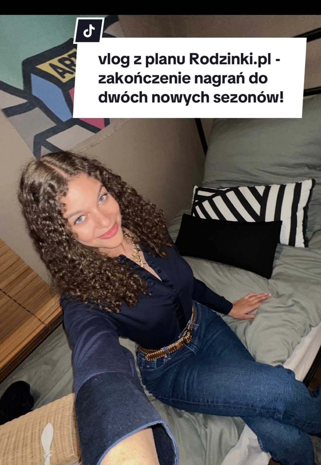 Najdłuższy - i moim zdaniem najciekawszy - vlog z planu! W połowie czerwca zakończyliśmy nagrania do dwóch nowych sezonów Rodzinki.pl❤️ Pierwszy odcinek będziecie mogli obejrzeć już jutro na TVP o 20:00! • #rodzinkapl #zosiarodzinkapl #plan #backstage 