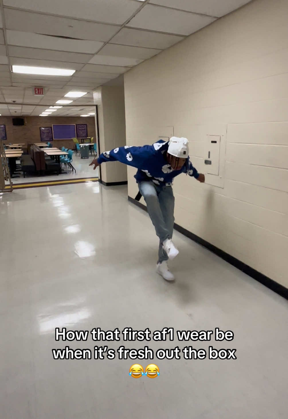 How it rlly be tho😂😂 #fyp #viral #xyzbca #airforce1 #nike 