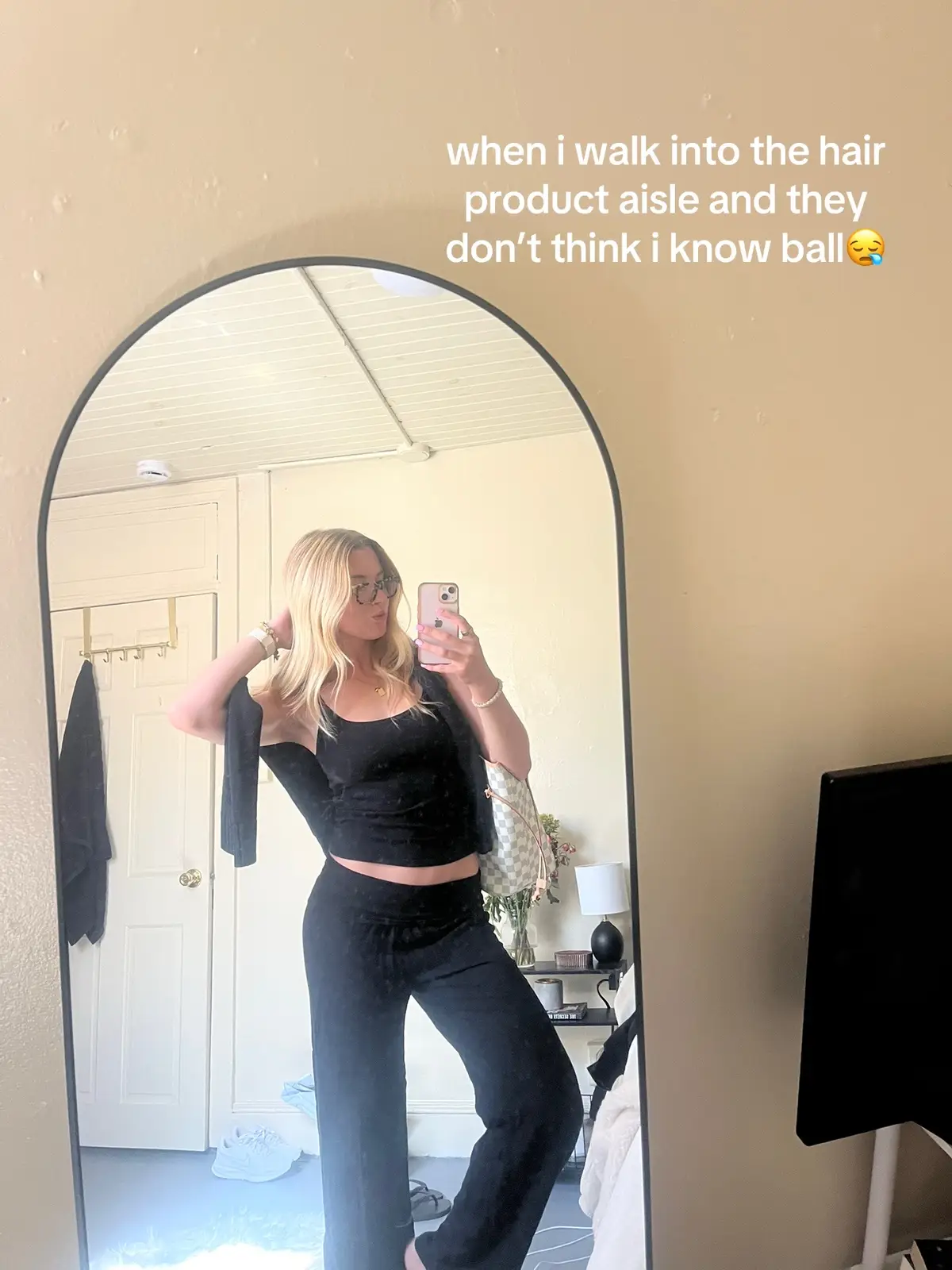 why is it so embarrassing to buy my wavy hair stuff while my hair is straightened…