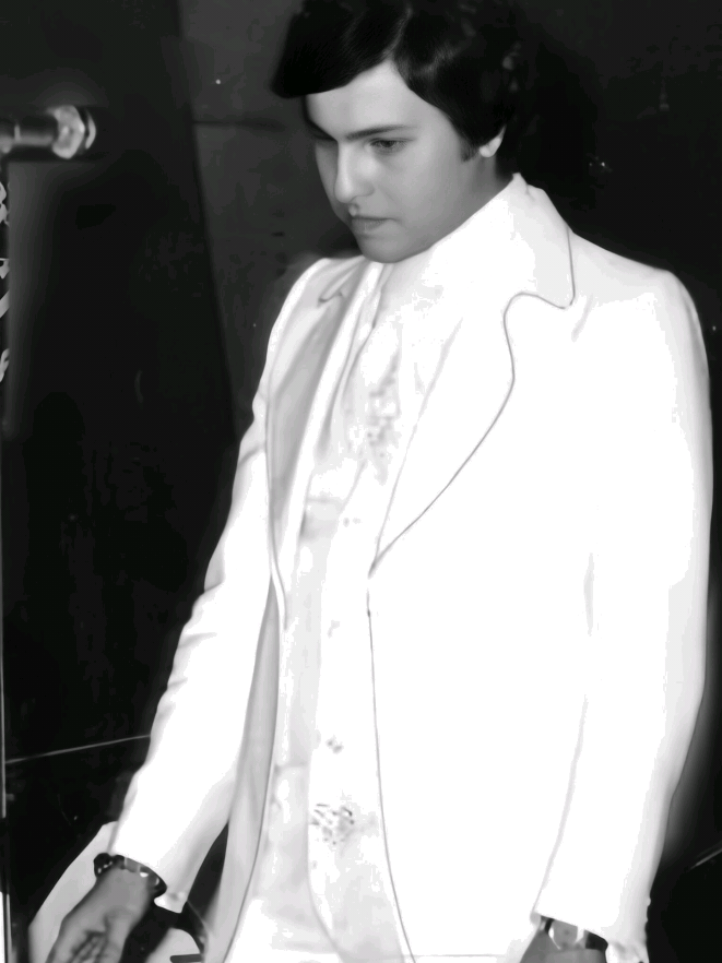 تدوب قلوب وياه لاتتوب ولا تنساه هو كده الهوى .🤍#hanyshaker #هاني_شاكر #اسطورة_كل_الاجيال_هاني_شاكر #أمير_الطرب_والغناء_العربي_هاني_شاكر #اغاني_هاني_شاكر 