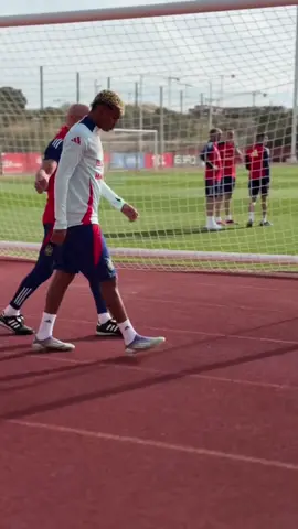 BÁILALO 🕺#LIVEIncentiveProgram #GenuinelnteractionMatters #PaidPartnership 