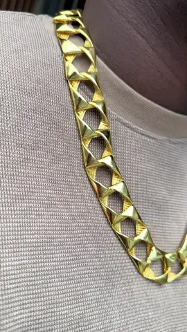 24 Karat Box link chain for $299? You can’t go wrong 😉 Check us out today in store at DoBrasil and online for delivery @goozone.com