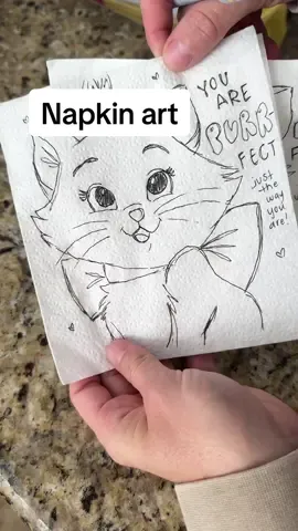 This week’s napkin art was a cutie🎀🐱 #napkinart #kidslunches 
