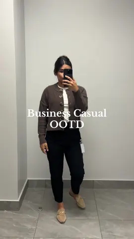 Casual Friday OOTD #realisticofficeoutfit #corporateattire #businesscasual #whatiworetowork #OfficeOutfitIdeas 