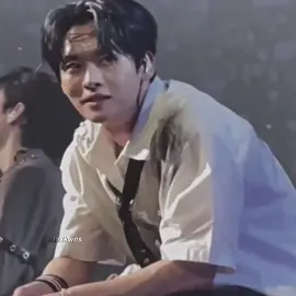 *Whimpers* #skz #leeknow #leeknowedit #kpop #fypシ 