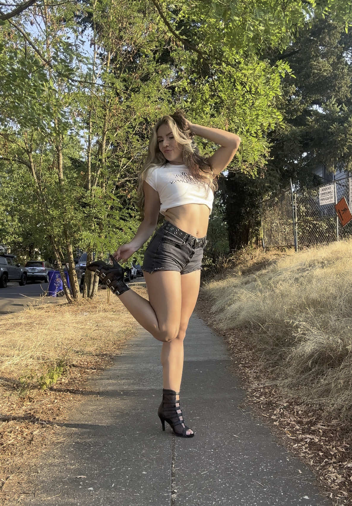 one thing about me… i’ll dance in a heel ANYWHERE as long as there’s ❤️‍🔥 music @SONNY Fredie Pedersen #whatwedoin #whatwedoinfreak #sonnyfp 