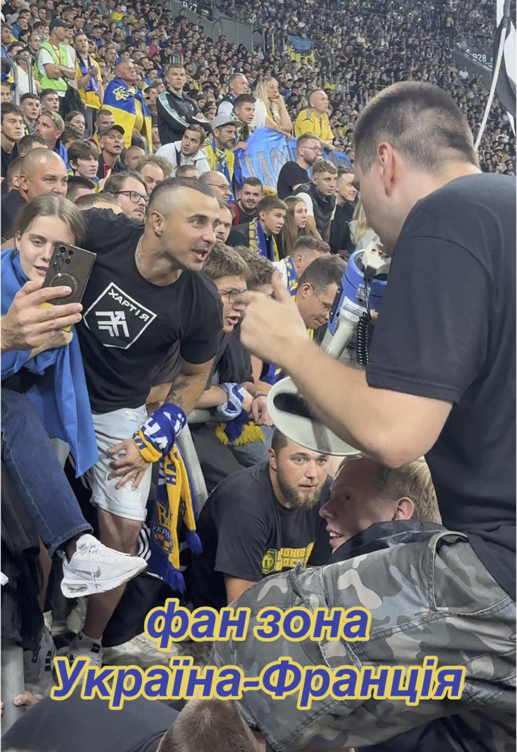 Збірна України прибула в Вроцлав на відбіркову гру до ЧС 2025.  #ukraine #ukrainian #fan #event #ukrainianevent #україна #українці #тризуб #poland #wroclaw #france #ukrainefrance #WC2025 #football #футбол #збірнаукраїни #чемпіонатсвіту #шевченко #shevchenko #victory #ukrainianfotball 