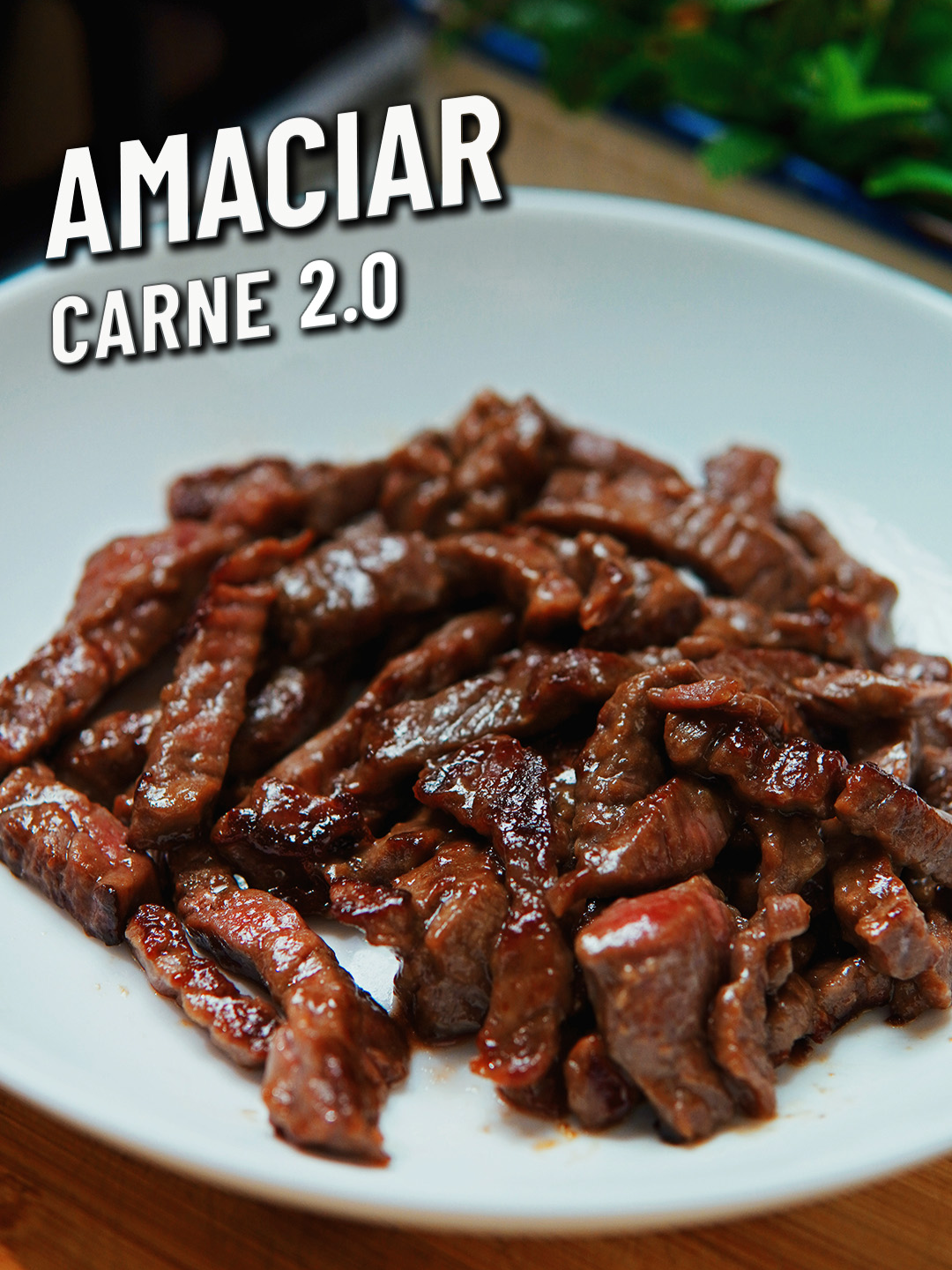 Olá pessoal, eu sou o Thiago Sodré, e hoje eu vou testar essa dica de amaciar a carne com bicarbonato de sódio, vamos lá! Ingredientes: Para cada 1kg de carne, colocar 1 col de chá de bicarbonato de sódio dissolvido em água e os temperos de sua preferência  Modo de preparo: 1. Coloque a carne no tempero junto com o bicarbonato e deixe pelo menos 15 a 20 minutos. (dependendo da carne pode deixar ainda mais)  2. Grelhar a carne até o ponto desejado Não esquece de me seguir aqui, porque a receita de amanhã está ainda melhor Me conta aqui nos comentários o que você achou, compartilhe com os amigos e bom apetite! #thiagosodre #receita #dica