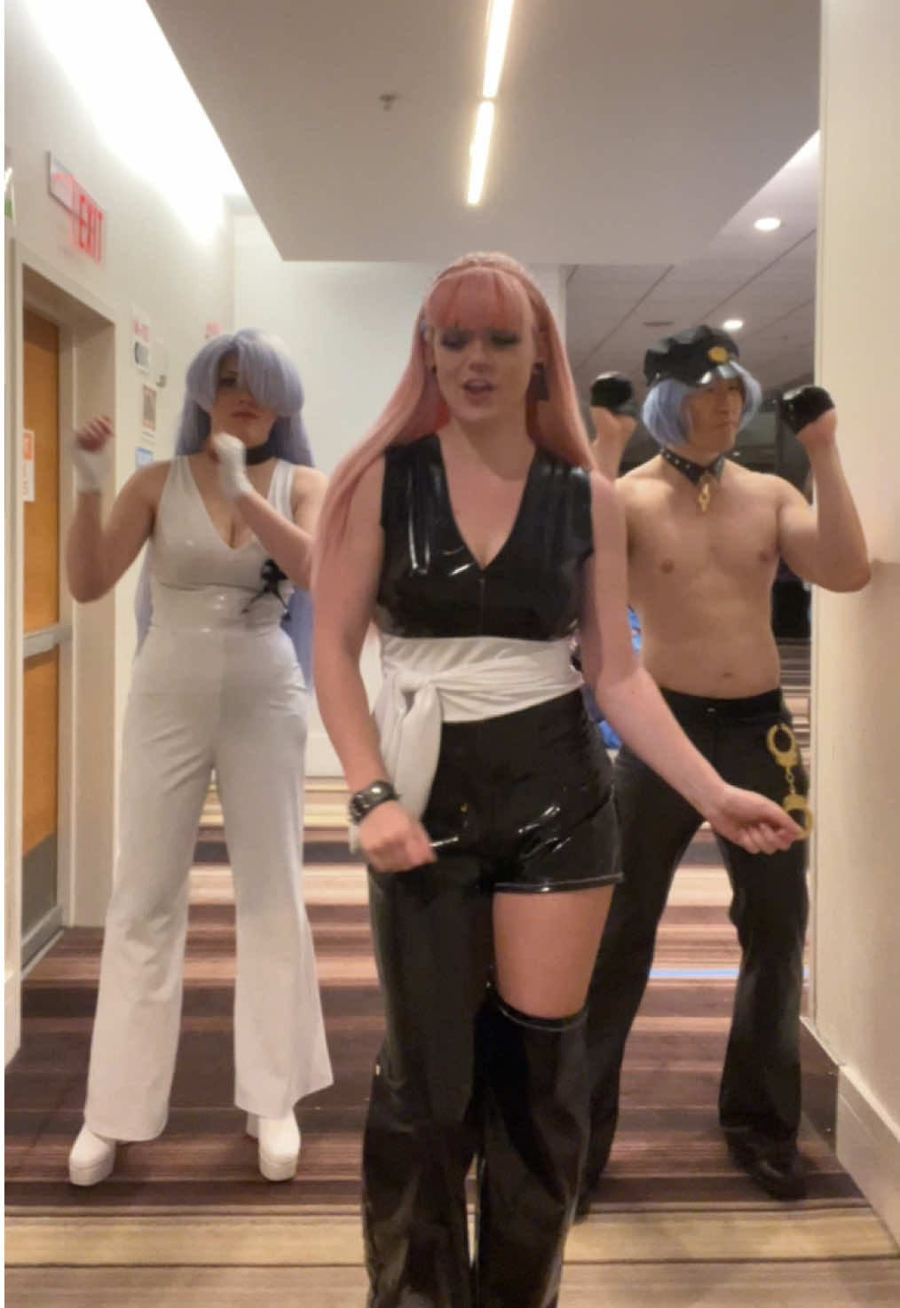 Learned it in 10min . Polyester: @kittty_cake, Polyurethane: @LYNNJUTSU  #dragoncon #pantyandstocking #polyester #polyurethane #dance 