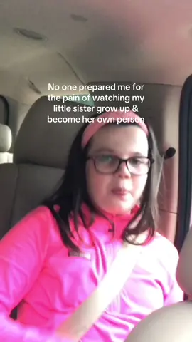 I am in tears @Absss how are you legit old #sibling #littlesister #littlesiblings 