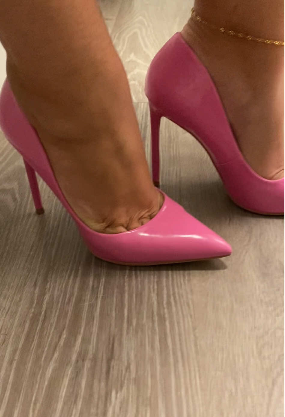Who’s loves pink heels 