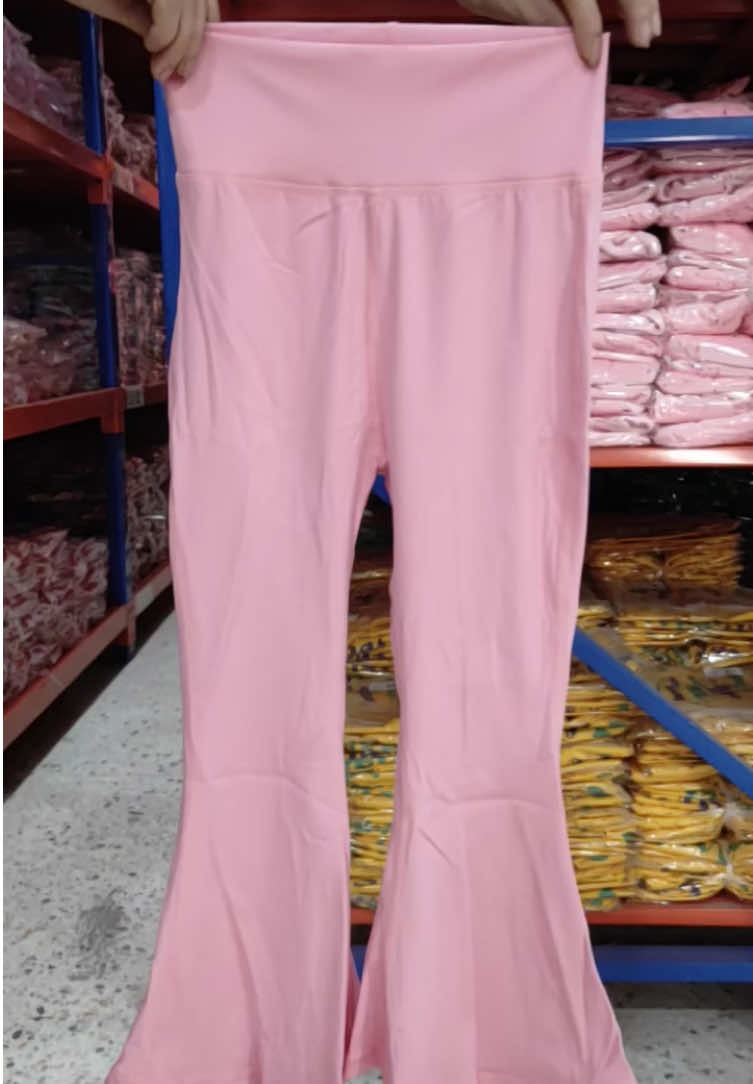 Love these little Girls Athletic flare leggings #athletic #athleticwear #flarepants #flareleggins #leggings 