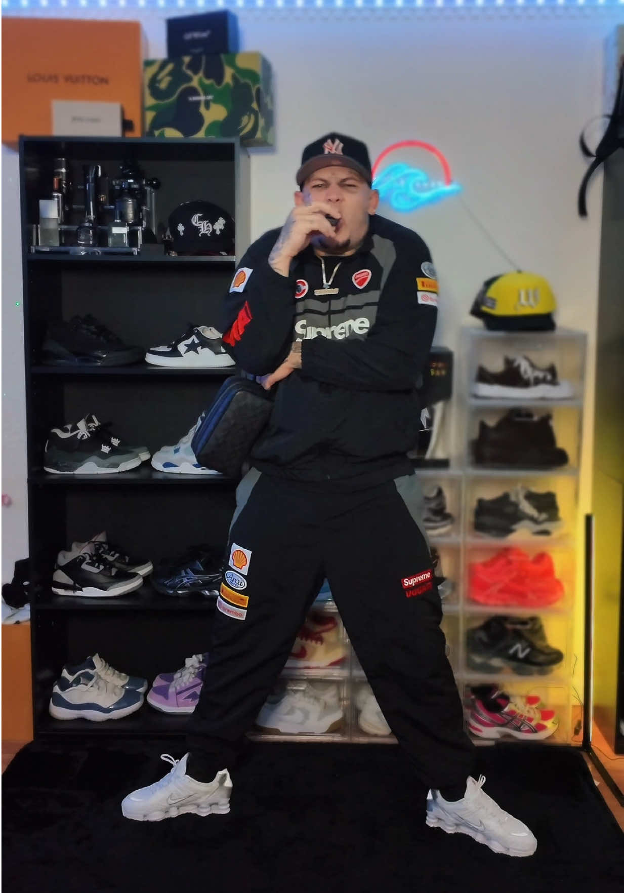 ¿Que crees de este outfit? Comenta del 1-10 cuanto le das⤵️ Este outfit es de @ClaseFlowPR tienes que tirarles para que te pongan al día‼️🔥 #outfitcheck #outfit #supreme #nike