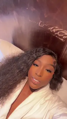 “COURTSIDE”  yall streamed yet ???? #flaujae #fyp #music #wakaflackaflame 