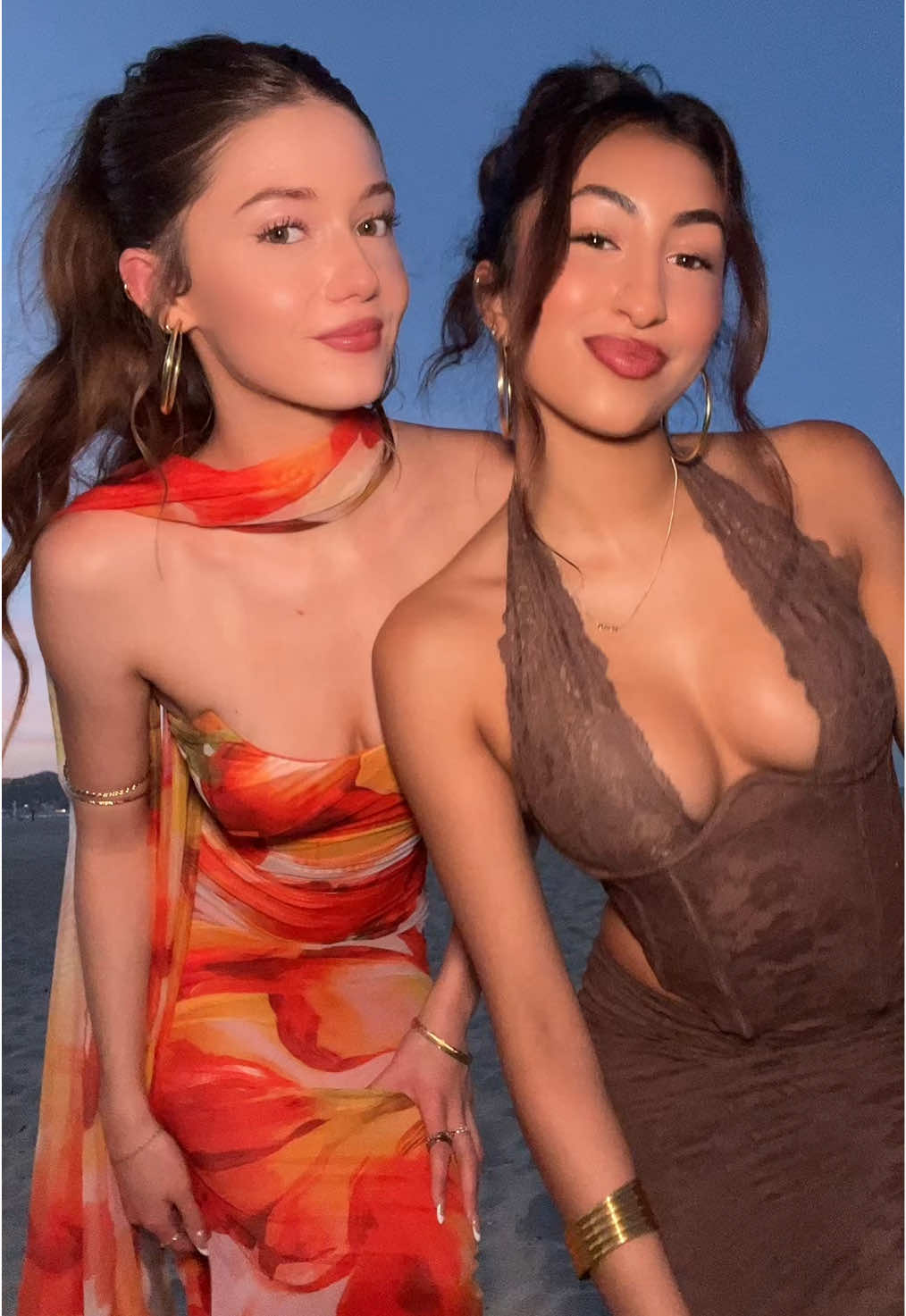 Being on vacation with your bsf> 🤍👯‍♀️ #vacationoutfits #bsf #dress #fashion 