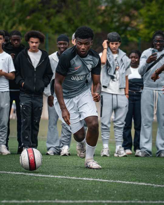 Le MVP du Luxembourg 🇱🇺 a montré kata... respect a montré son @snipes  #1v1 #football #skills #jnk #tcheksplay #foot #neymar #luxembourg 