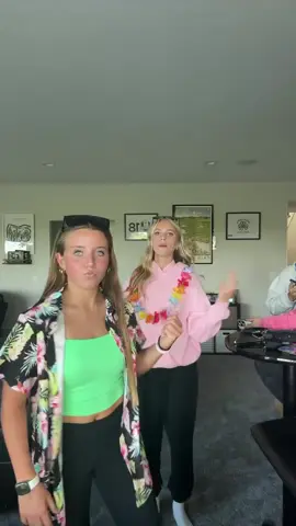 beach out ☀️🌊🏝️🌺 @avery bower 