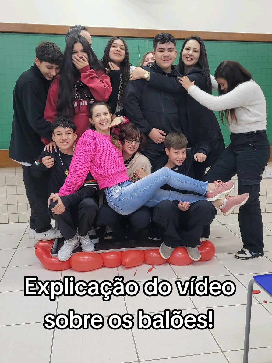 Pra quem queria a explicação! Princípio de Pascal: A pressão transmitida em um fluido se distribui por todos os pontos do fluido!  #professora #prof #fisica #aula #experimento 