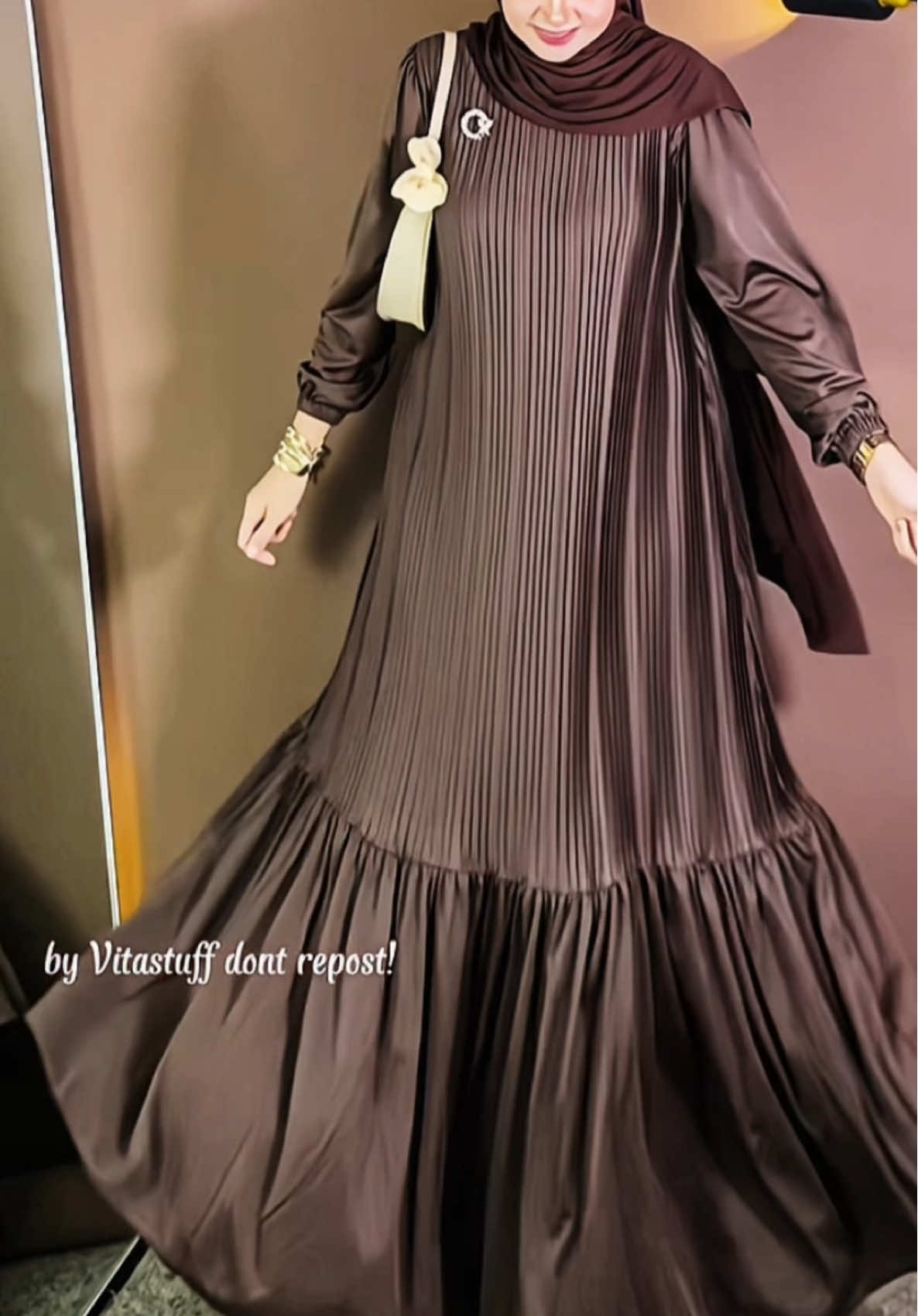 Baru ketemu gamis plisket serapi dan sekecil ini 🫶🏻🥹 anggun banget 😍🥰
